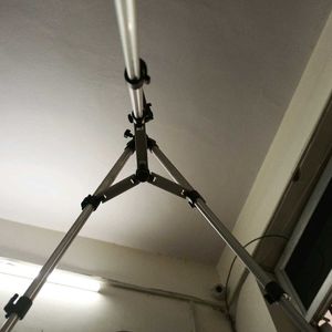 Heavy Tripod with Mobile Hold