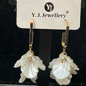 Flower earrings