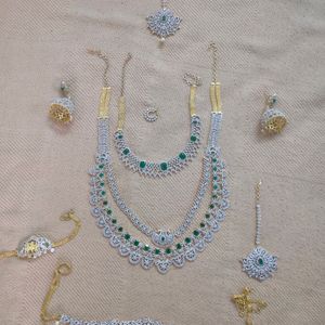 Emerald Jewellery Set