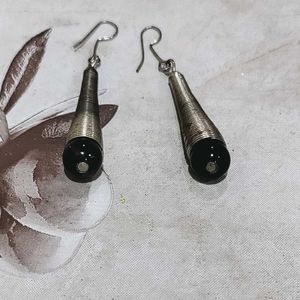 Hanging earrings, black