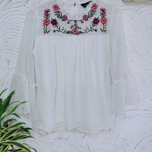 💐Embroidered White Top 🤍