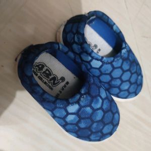 Baby Shoes.... Good Condition No Damages... 0-6 Mo