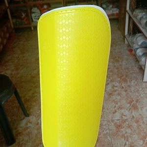 Nivia Shin Guard