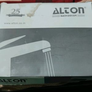 Alton Dual Flow Health Faucet With Flexible Hose