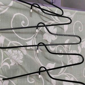 6pc   iron Hanger