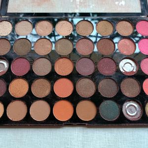 Swiss Beauty HD 40 Color Professional Eyeshadow