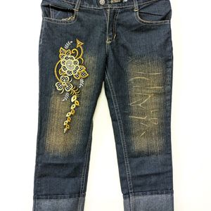 Capris Denim Jeans With Thread Work For Girls