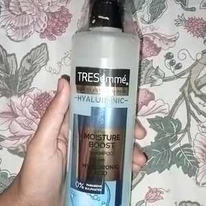 TRESeme Moisture Boost Shampoo With Haluranic Acid