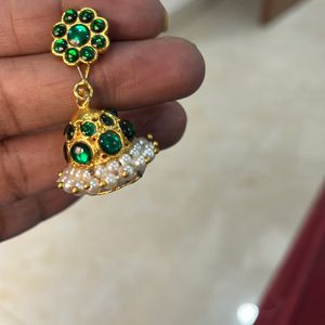 Jewellery Set With Green Stones And Earrings Wit