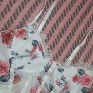 URBANIC Floral White Bralet 🤍