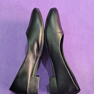 Black Ballerinas With 1/2 Inch Heel