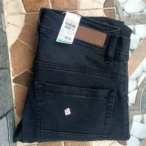 🖤Mans Slim-fit Jeans Pant Size Of 28🌼