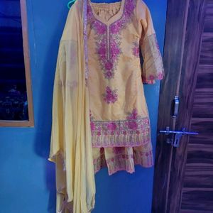 Pakistan Suit Only 500