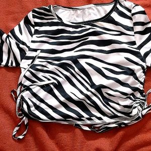 Beautiful Zebra Print Fitted Top Size 34🔥