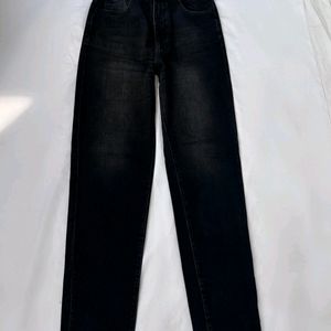 Zara Black High Waist Jeans 🌚