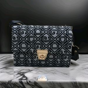 Crossbody Stylish Versatile Slingbag