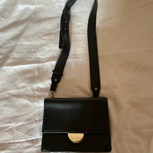 Charles & Keith Sling Bag 🖤