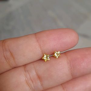 Beautiful New 2 Pairs Studs