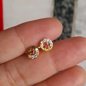 18crt Gold Studs