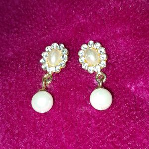 PEARL-RHINESTONE STUDS (Earrings)