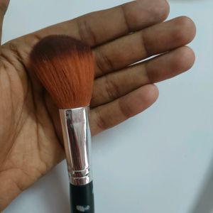 Women's Kajal 👁️‍🗨️ branded And Make-up Brushes