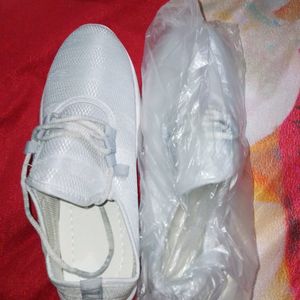 Sport Shoes And Free Gift