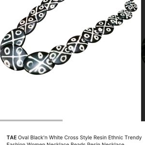 Black And White Rasin Beeds Necklace