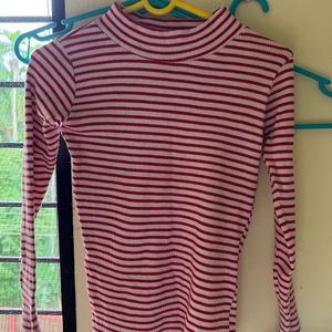 Women’s Turtle Neck Top | Size: Small Bust: 32