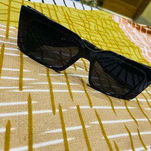 Women Golden Black Sunglasses 😎