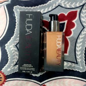 Original Huda Beauty Foundation Shade Latte300N