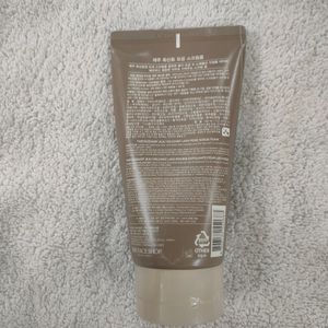 The Face Shop Jeju Volcanic Lava Pore Scrub Foam