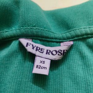 Chic Sea Green Polo Crop Top: A Refreshing Twist o