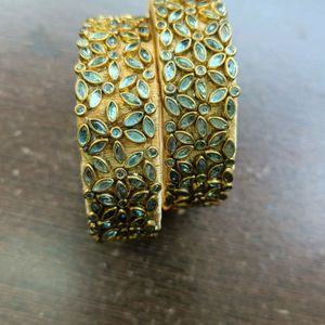 2 Bangles in Gleaming Gold
