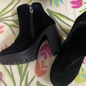 Women’s Trendy Black Boots