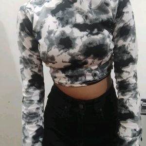 Tie And Die Printed Fitted Crop Top