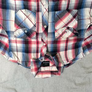 A Men's Multicolored Half Sleevs Shirt