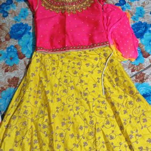 It Is Lehnga Choli Only