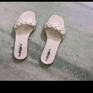 White Flats❗ ~ GIVING AWAY ⚠️