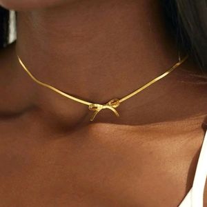 Bow Necklace