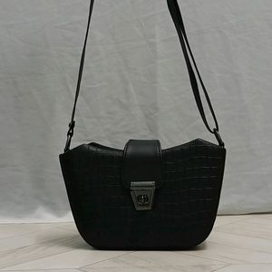 NEW Black Slingbag Stylish Trendy Bag