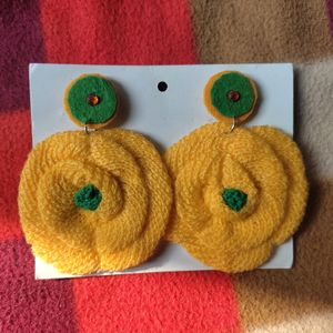 Handmade woollen earing