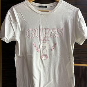 STEAL THE DEAL- GUESS TSHIRT