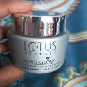 Lotus Harbals White Glow Night Cream