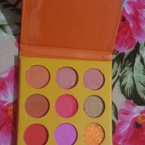 9 Colour Eyeshadow Palette (Cuffs & Lashes)