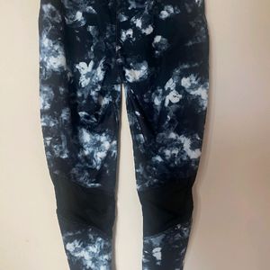 Silvertraq Black Leggings, Small Size