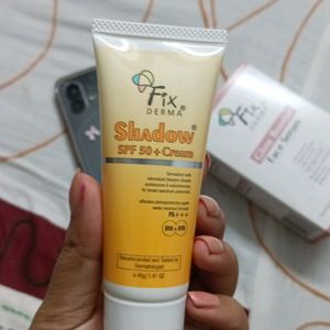 Fix derma Shadow Spf 50+ Sunscreen