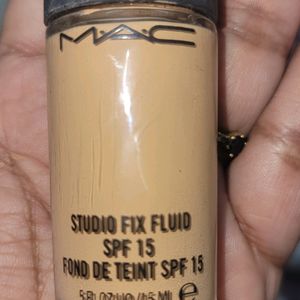 MAC Nc40 Shade Foundation Studio Fix