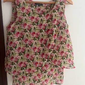 Beautiful Sleeveless Top (good Condition )