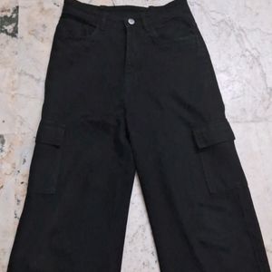 Black Solid Cargo Jeans