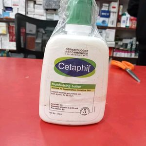 Cetaphil Moisturising Lotion & Vitamin E, B3, n B5